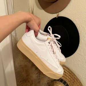 Women’s platform blazer shoe